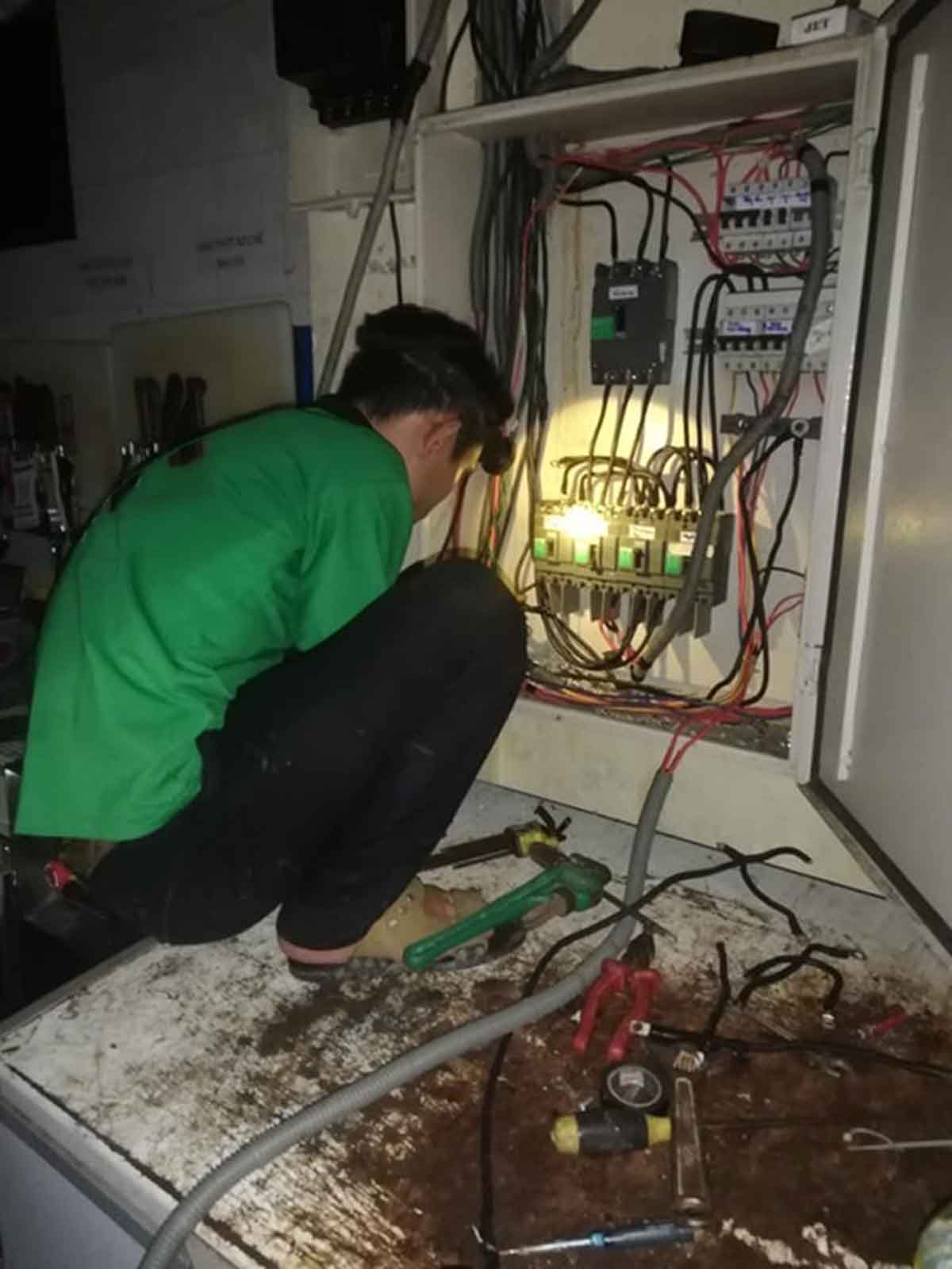 Sửa điện tại nhà uy tín – Thợ sửa điện nhanh, giá rẻ, có mặt sau 20 phút